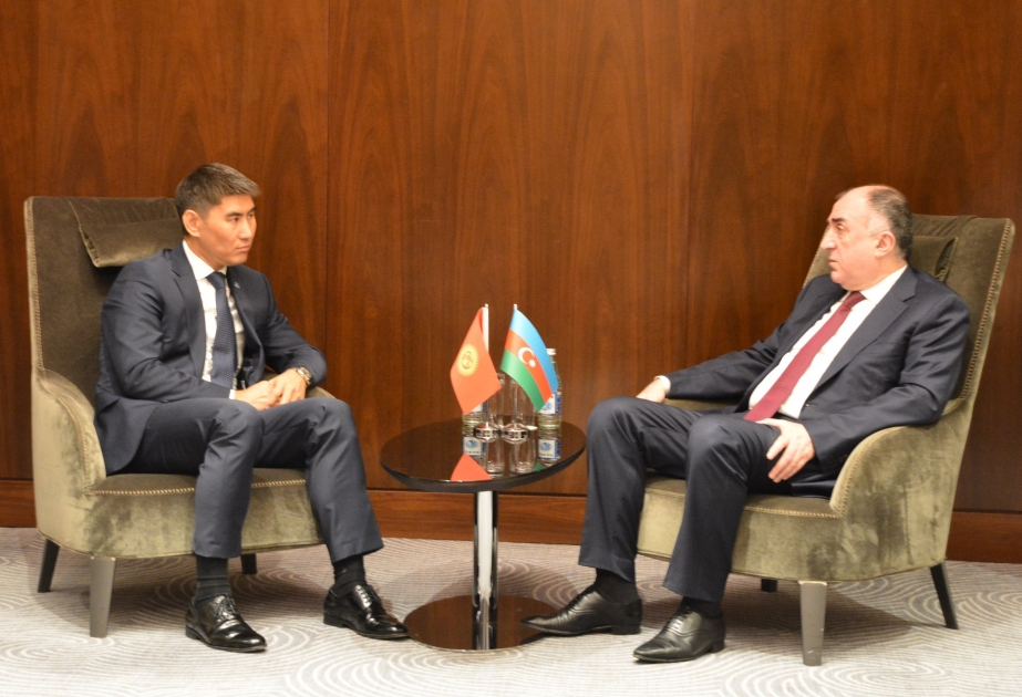Cancilleres de Azerbaiyán y Kirguistán discuten cooperación bilateral