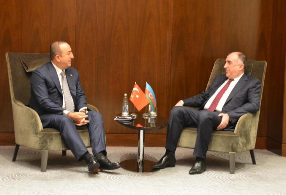 Se reúnen los ministros de Asuntos Exteriores de Azerbaiyán y Turquía