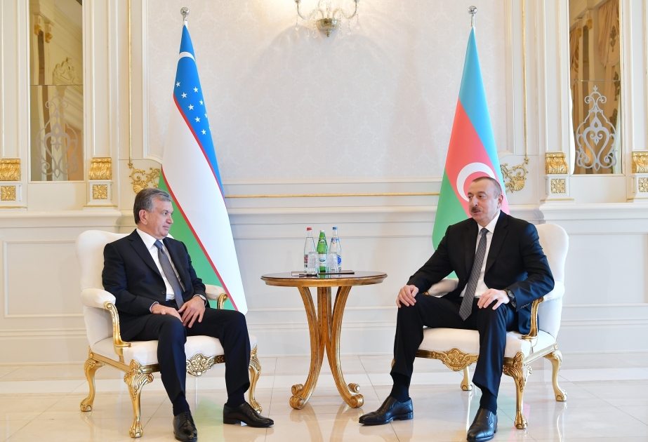 Entretien des présidents azerbaïdjanais et ouzbek à Bakou VIDEO