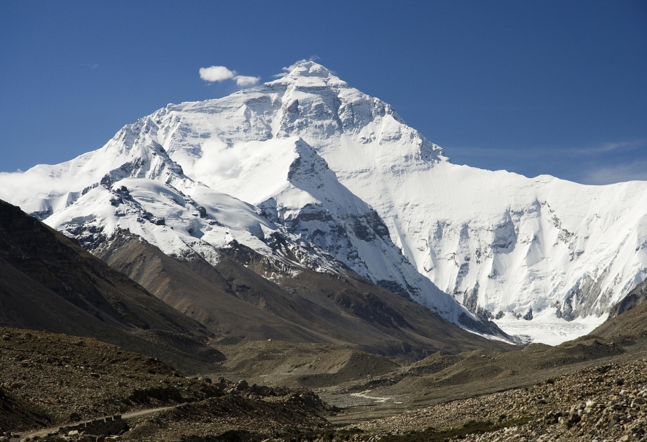 Nepal və Çin Everest zirvəsinin hündürlüyünü yenidən ölçmək barədə razılığa gəlib
