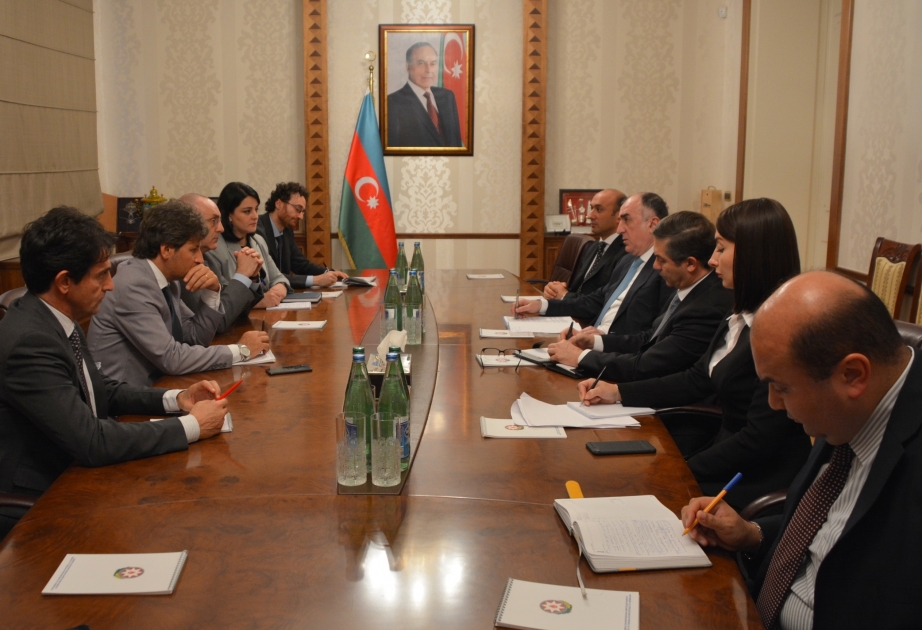 Canciller azerbaiyano Elmar Mammadyarov se reúne con el senador Vito Petrocelli