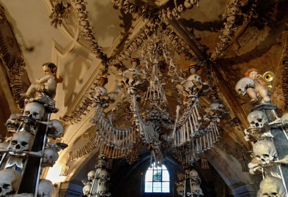 Çexiyada “Sümüklər kilsəsi”ndə turistlərin şelfi çəkməsi qadağan edilib