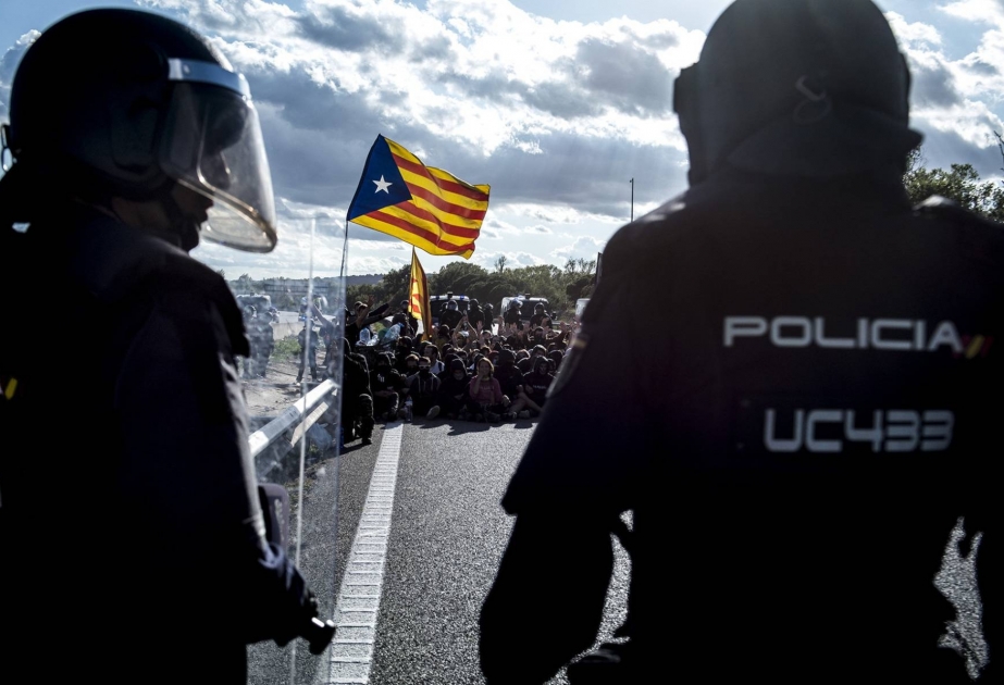 Национальная полиция Испании направляет в Каталонию дополнительные силы