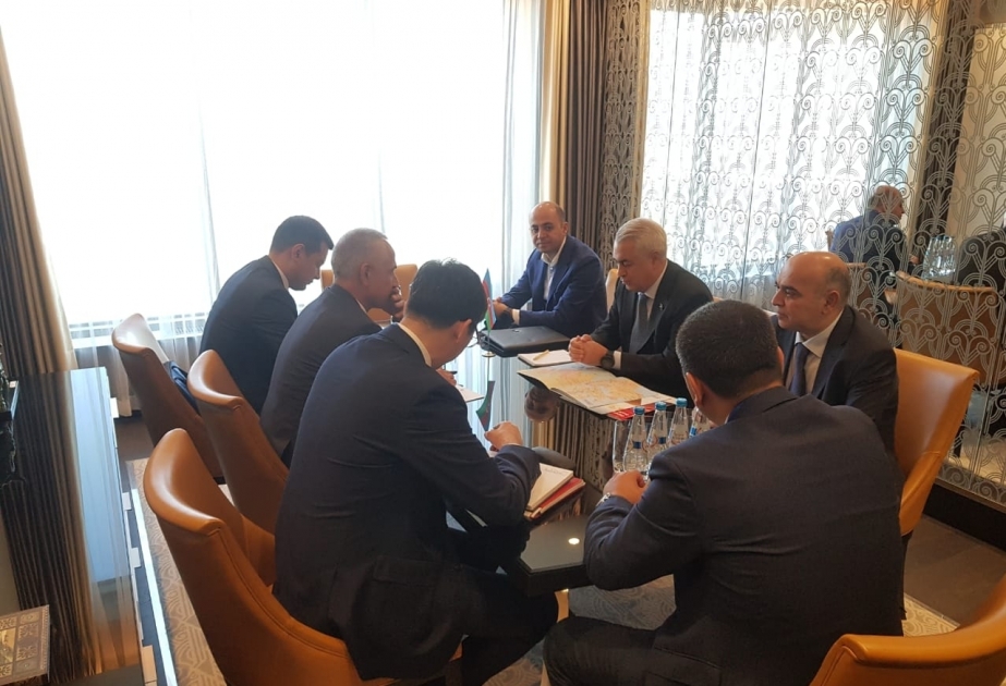 Agencias ferroviarias de Azerbaiyán y Uzbekistán discuten la cooperación