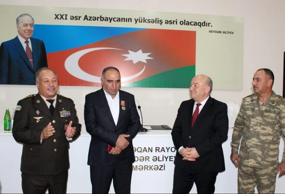 Beyləqanda müharibə veteranına “Hərbi xidmətlərə görə” medalı təqdim olunub