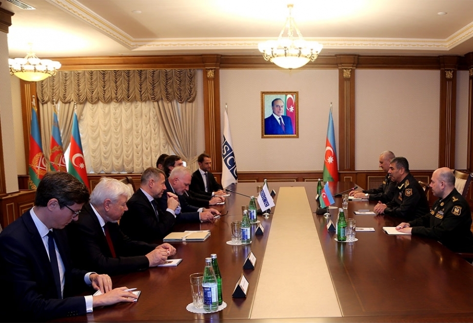 阿塞拜疆国防部长会见欧安组织明斯克小组联合主席