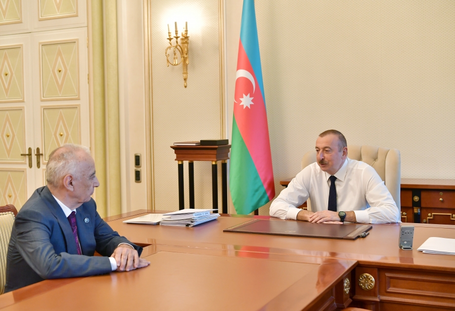 Präsident Ilham Aliyev empfängt stellvertretenden Premier Hajibala Abutalibov zur Enthebung von seinem Amt VIDEO