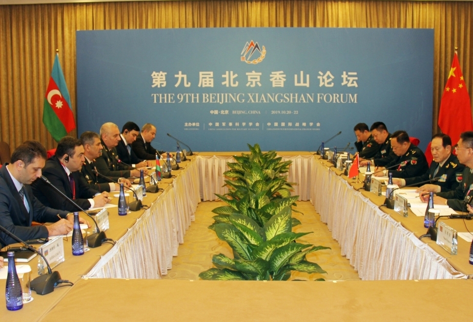 Les ministres de la Défense azerbaïdjanais et chinois se rencontrent à Pékin