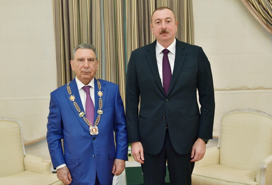 Le président Ilham Aliyev remet l’Ordre Heydar Aliyev à Ramiz Mehdiyev VIDEO