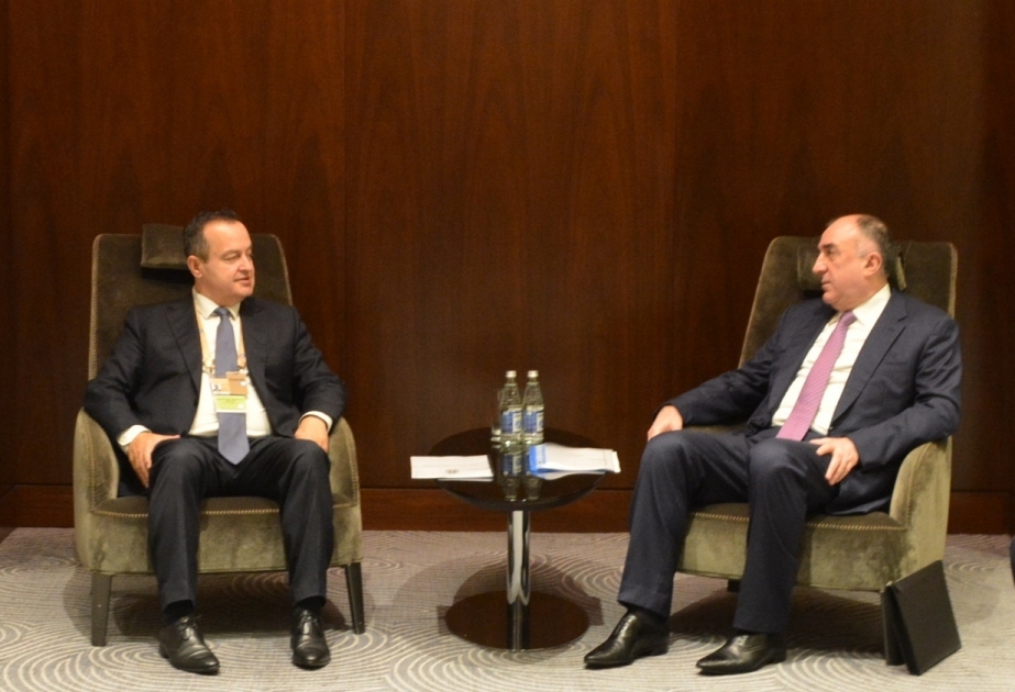 Se discutieron las relaciones entre Azerbaiyán y Serbia