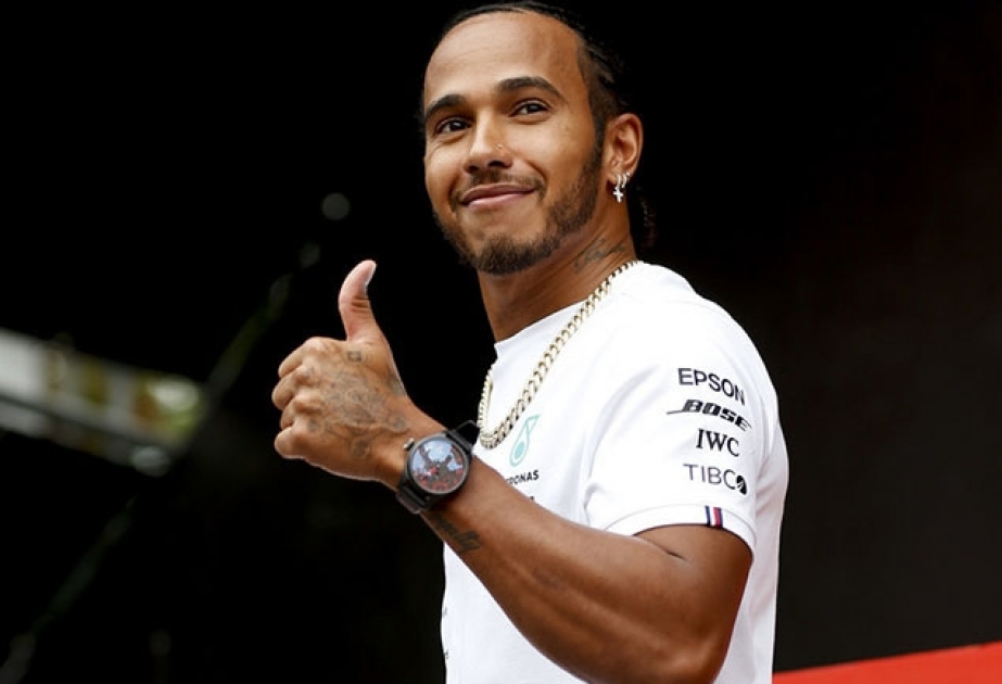 Lewis hurt. Льюис Хэмилтон. Lewis Hamilton. Льюис Хэмилтон фото. Часы Lewis.