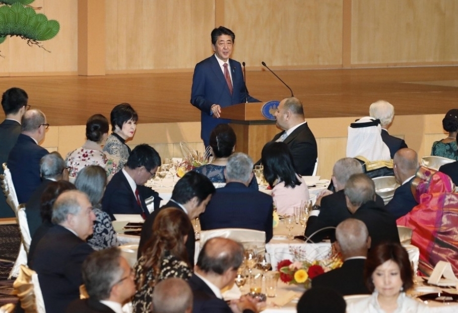 Primer ministro japonés organiza una recepción oficial con motivo de la subida al trono del nuevo emperador