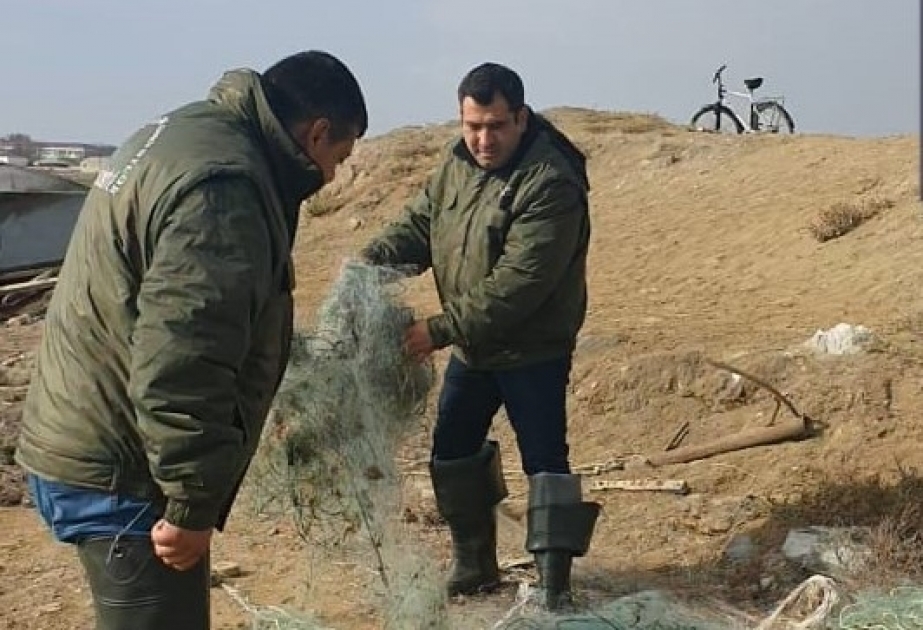 Xəzər dənizinin sahili sintetik torlardan təmizlənir