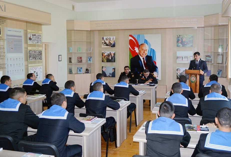 Hərbi Dəniz Qüvvələrində Hərbi Prokurorluğun nümayəndələri ilə görüş keçirilib