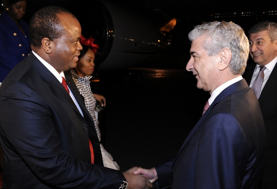 El rey Mswati III de Suazilandia llega a Azerbaiyán