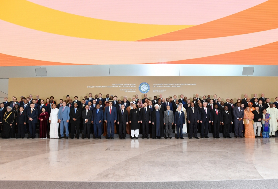 В Баку начал работу XVIII Саммит глав государств и правительств стран-членов Движения неприсоединения ОБНОВЛЕНО 4 ВИДЕО