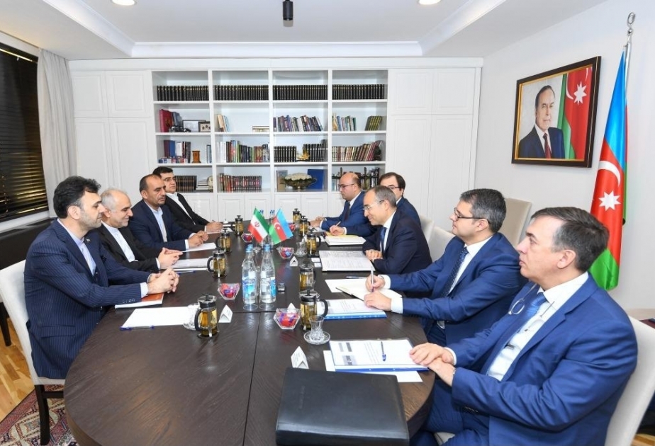 مناقشة آفاق تطوير العلاقات الاقتصادية بين أذربيجان وإيران