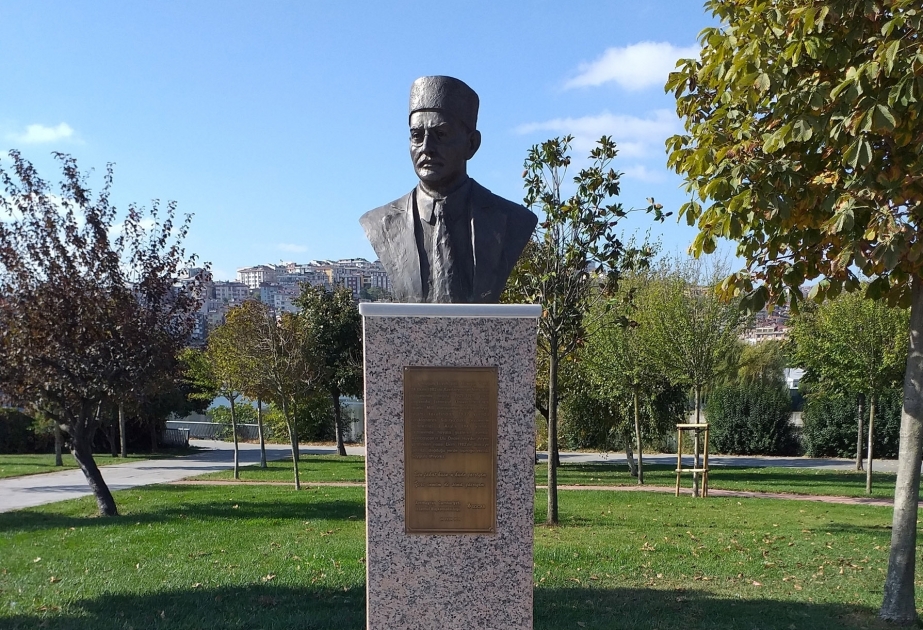 Un buste du poète azerbaïdjanais Husseyn Djavid inauguré à Istanbul