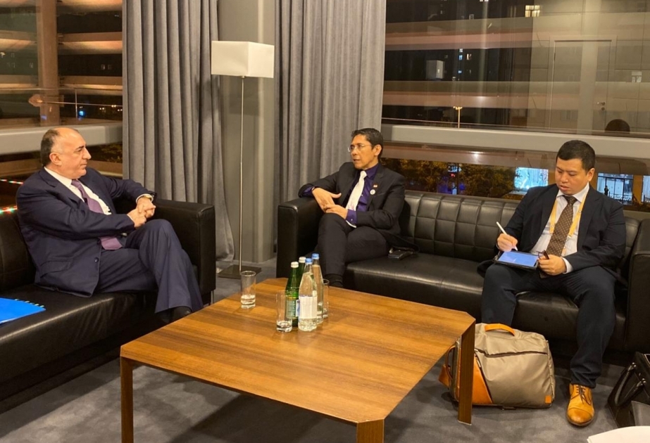Reunión entre los ministros de Azerbaiyán y Singapur