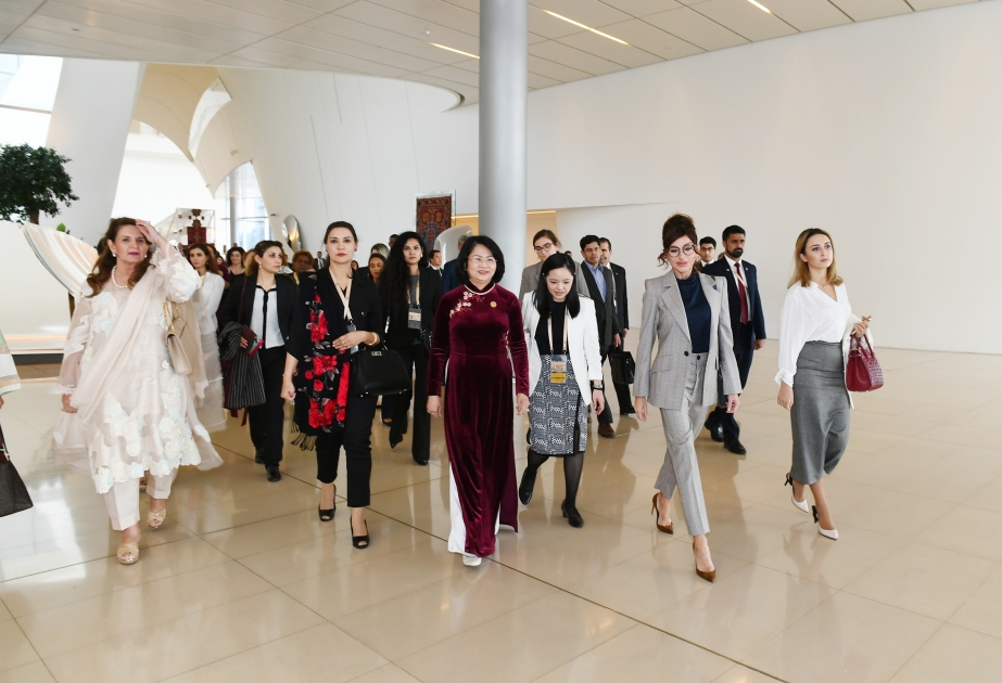 زيارة عقيلات رؤساء الدول والحكومات المشاركة في القمة الثامنة عشر لحركة عدم الانحياز لمركز حيدر علييف  النائبة الأولى لرئيس أذربيجان مهربان علييفا التقت بالضيفات