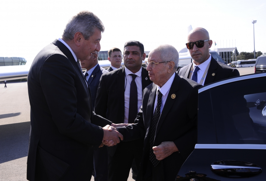 Algeriens Präsident Abdelkader Bensalah beendet seinen Besuch in Aserbaidschan
