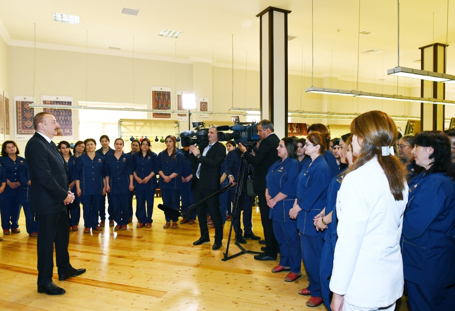 Presidente Ilham Aliyev asistió a la ceremonia de apertura de la sucursal de “Azerkhalcha”