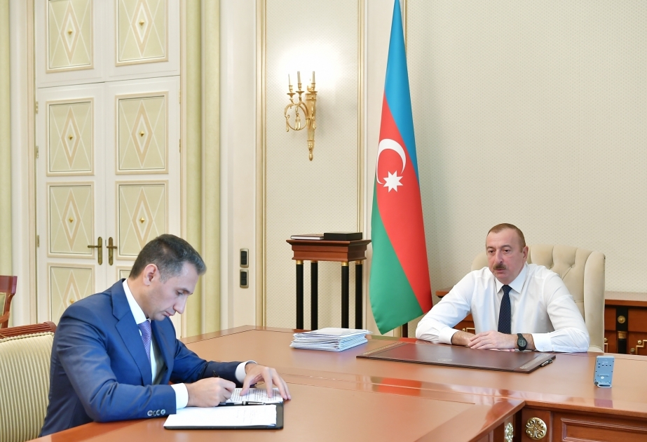 Máximo mandatario Ilham Aliyev recibe al presidente de Azercosmos