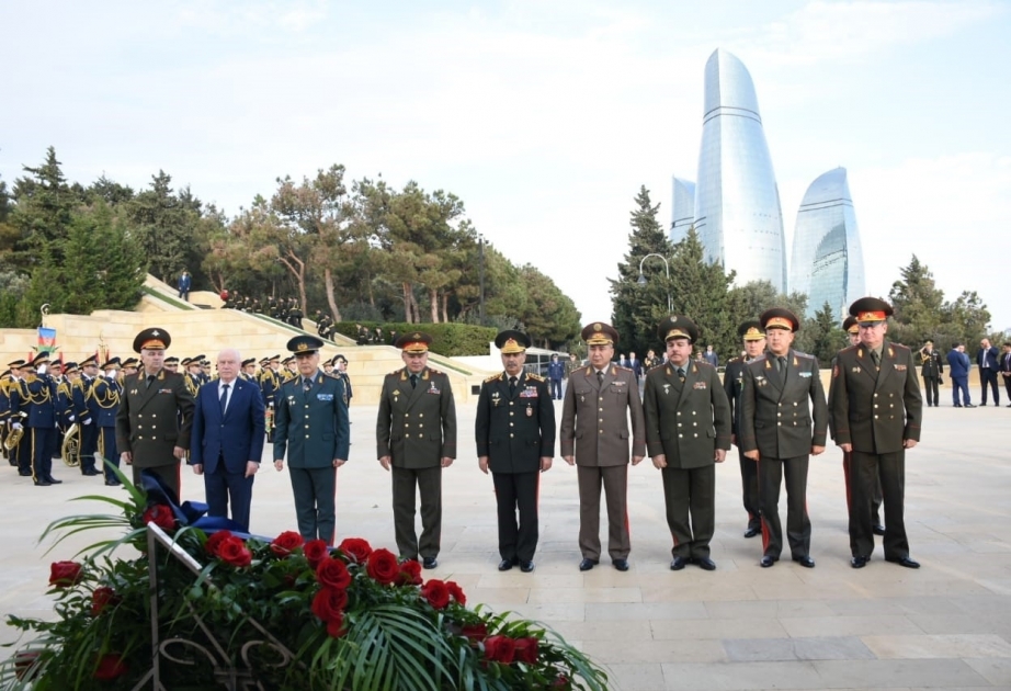 Participants of CIS Council of Defense Ministers meeting pay respect to Azerbaijani martyrs