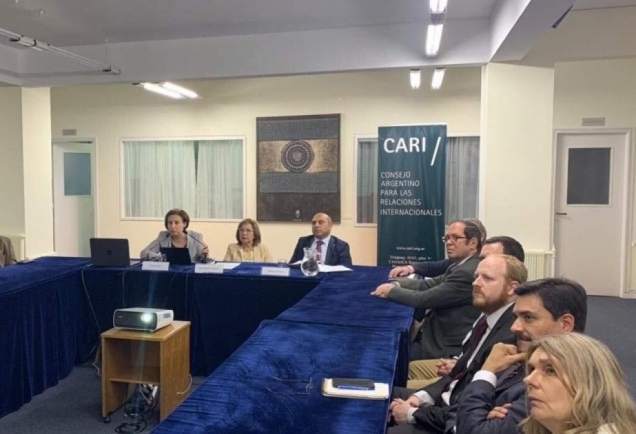 Se organiza una mesa redonda dedicada al modelo de multiculturalismo azerbaiyano en Argentina