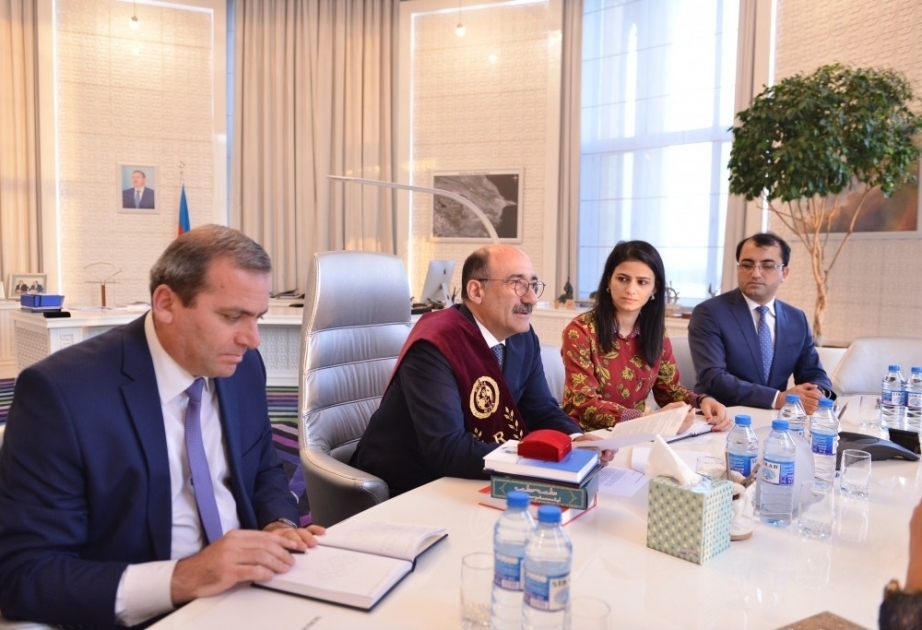 Presidente de la junta directiva de la Organización Pública Internacional de la Ruta de Gran Volga visita el Ministerio de Cultura