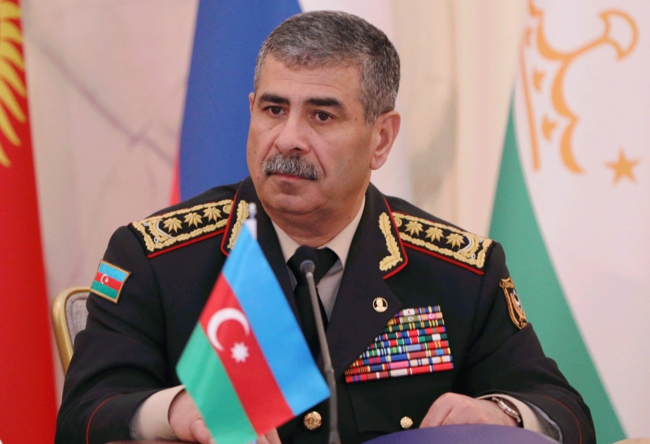 وزير الدفاع يشيد باجتماع مجلس وزراء الدفاع في باكو