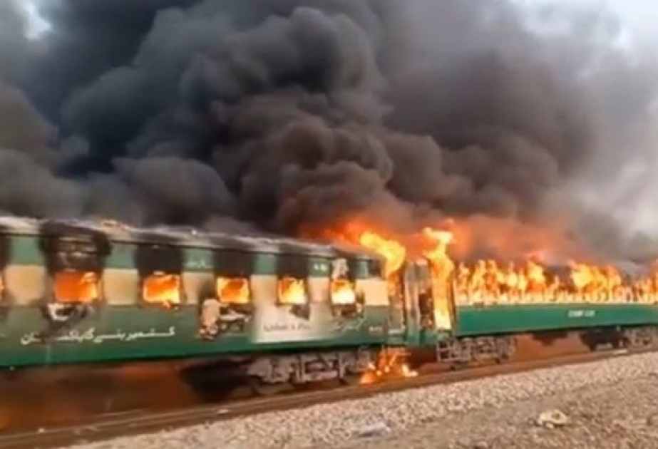 31 passengers of Tezgam Express train burnt to death in Rahim Yar Khan Pakistan
