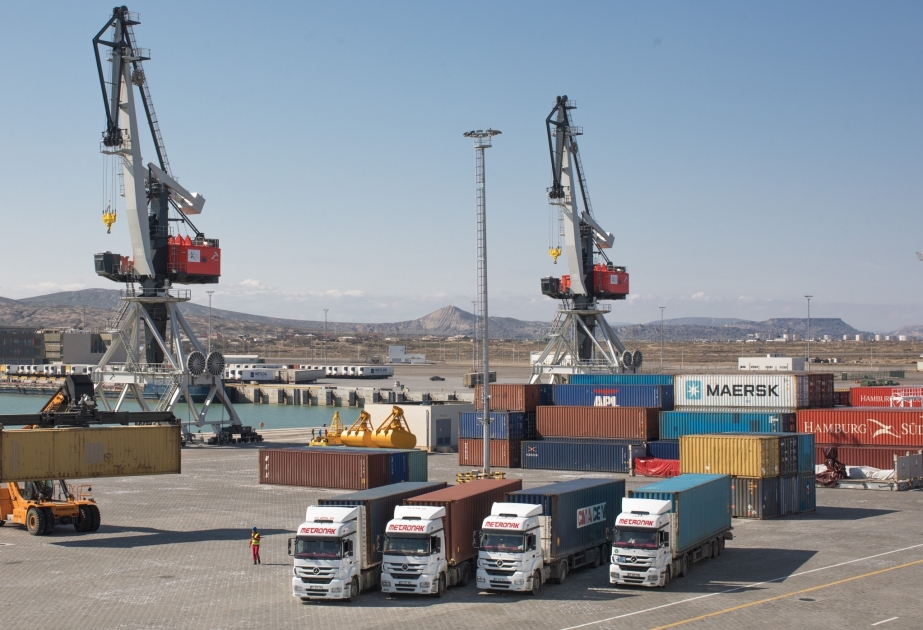 Número de contenedores desde China al puerto de Bakú aumentó en un 90%