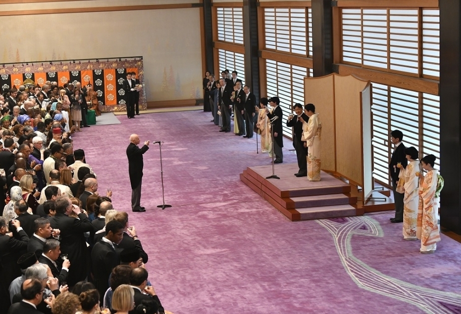 Neuer Japans Kaiser trifft mit Vertretern des diplomatischen Korps zusammen
