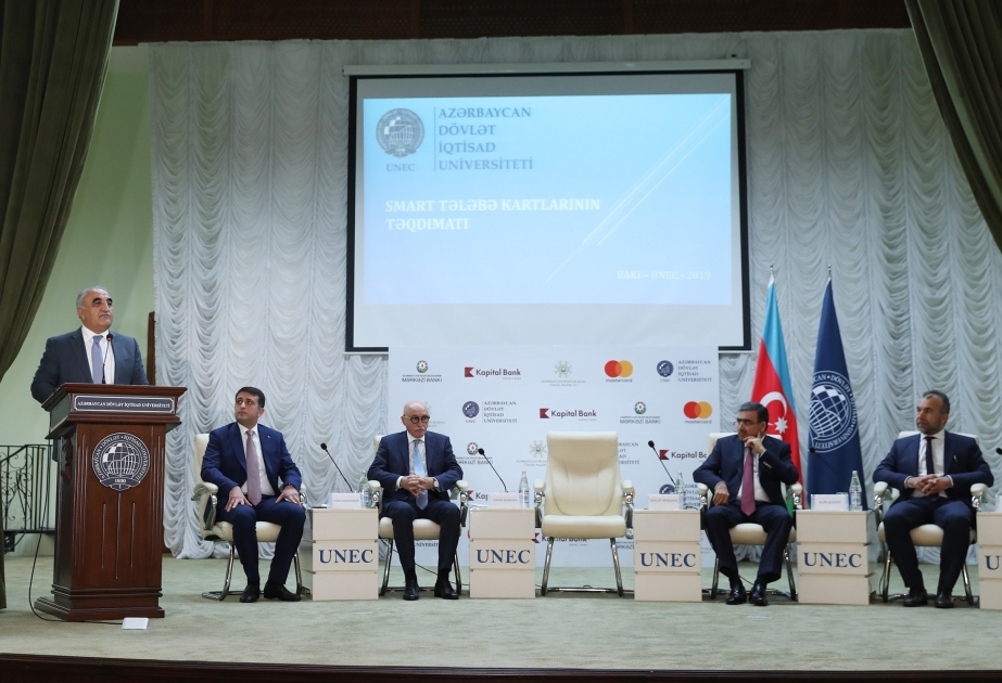 Présentation des cartes électroniques intelligentes pour les étudiants à l’UNEC