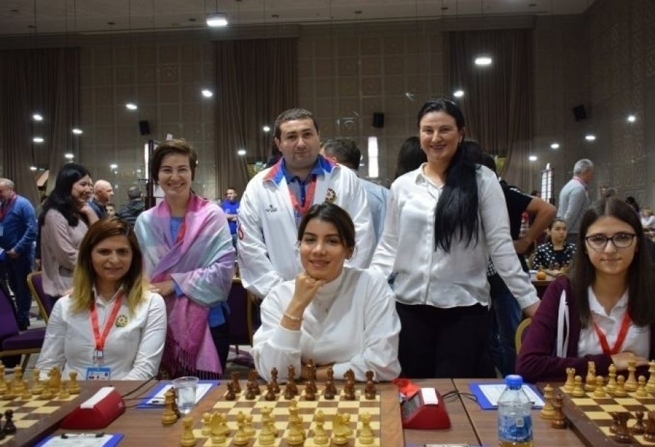 Equipo nacional de ajedrez de Azerbaiyán gana la medalla en el Campeonato Europeo