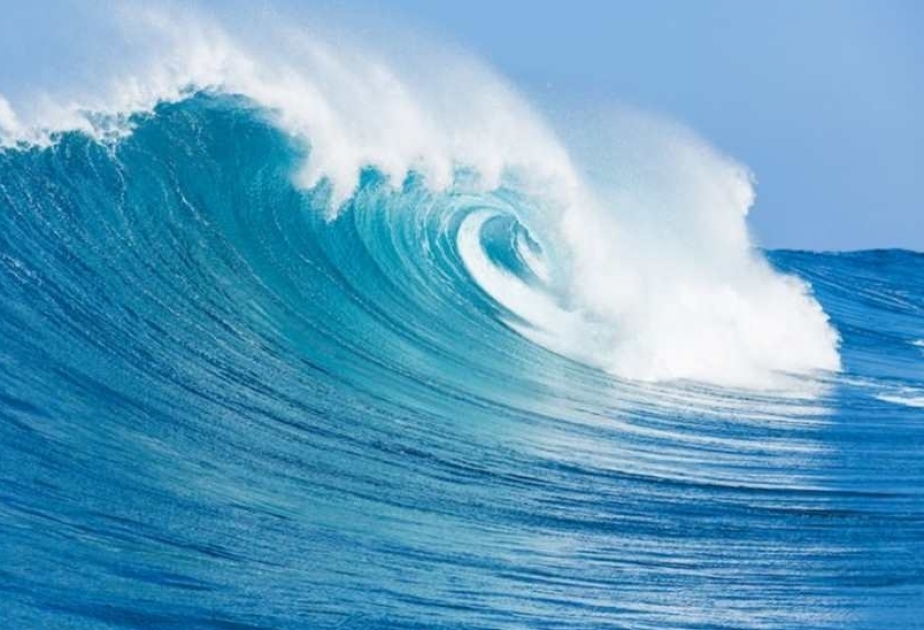 Высота волн на Каспийском море достигла 7 метров