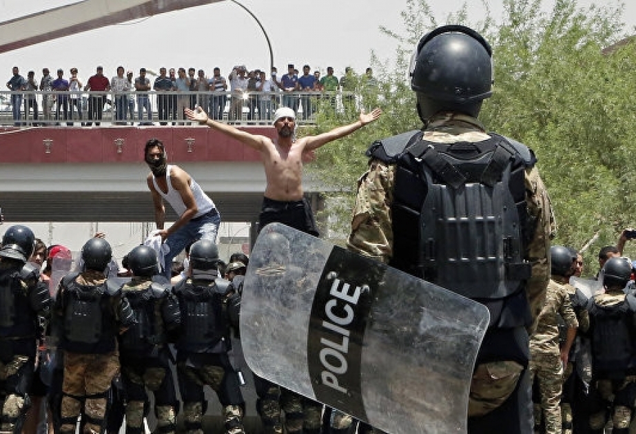 Bağdadda polis etirazçılara atəş açıb