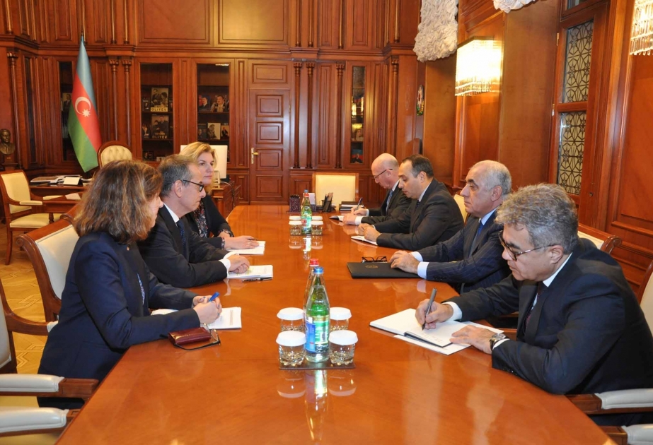 Prime Minister Ali Asadov meets with EBRD delegation