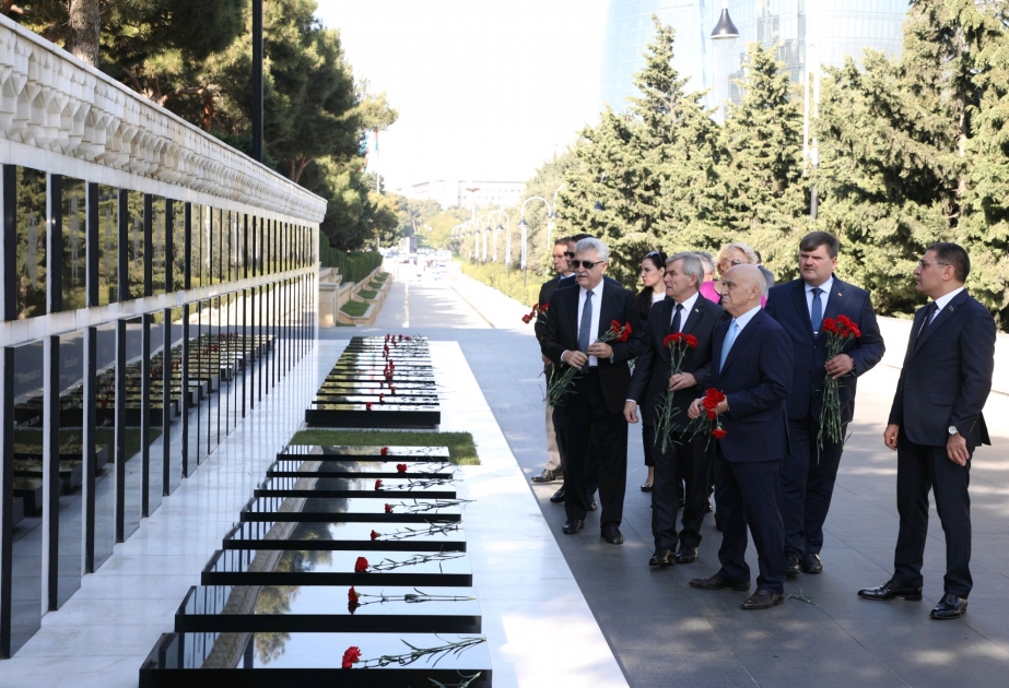 Jefe del Seimas de Lituania visita el Callejón de los Mártires