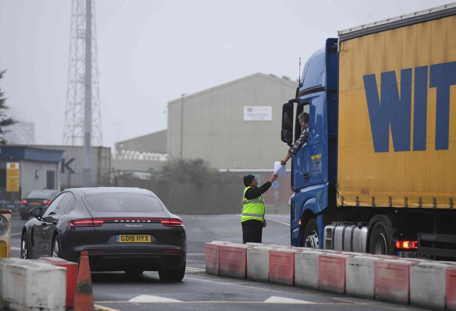 London: 15 Menschen lebend in einem Lastwagen entdeckt