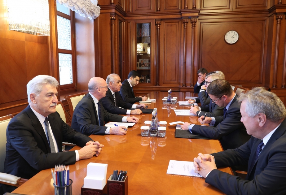 Premierminister Ali Asadov trifft litauische Delegation