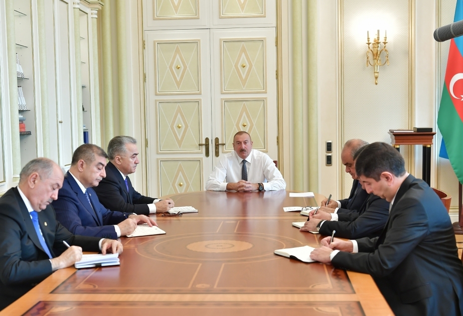 Президент Ильхам Алиев принял новоназначенных глав исполнительной власти города Ширван, Зардабского района, Сураханского, Ясамальского, Хатаинского районов Баку ВИДЕО
