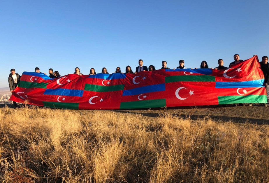 FOTOSTRECKE zum Thema “Aserbaidschanisch-türkische Brüderlichkeit“- Liebe zur Flagge