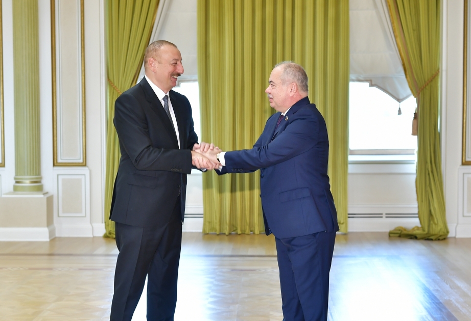 Le président Ilham Aliyev reçoit une délégation russe VIDEO