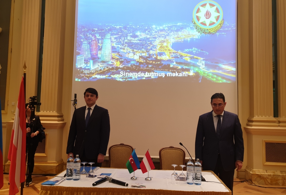 Reunión con los azerbaiyanos que residen en Austria