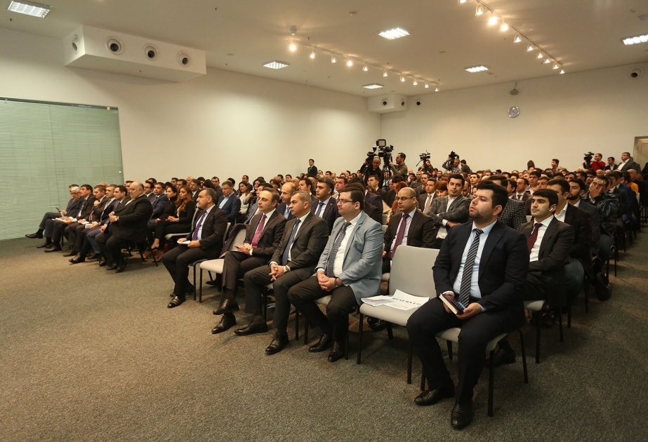 La Agencia para el Desarrollo de las PYMES de Azerbaiyán organizó un debate público