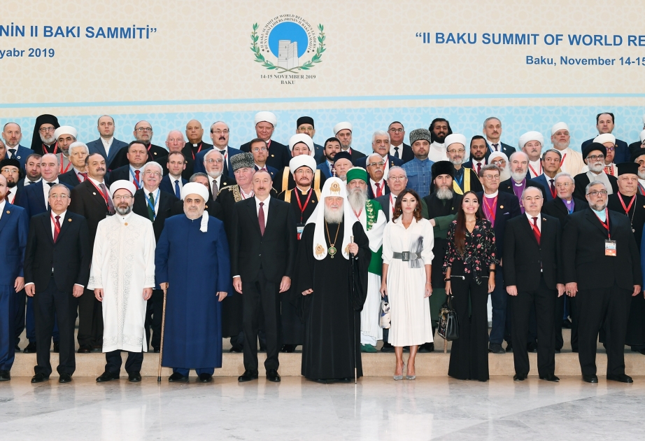 Bakıda Dünya dini liderlərinin II Sammiti keçirilir  Azərbaycan Prezidenti İlham Əliyev Sammitin açılış mərasimində iştirak edib  YENİLƏNİB 5 VİDEO