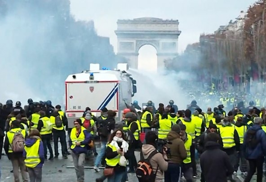 “Sarı jiletlər” aksiyaları Fransaya 2,5 milyard avroya başa gəlib