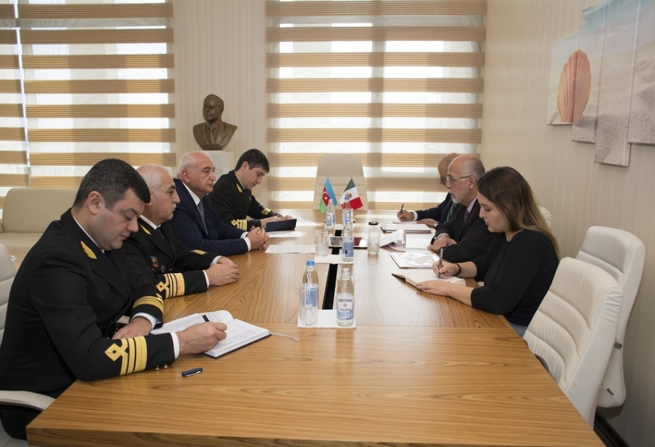 Rodrigo Labardini sostiene un encuentro con el Director de la Agencia Marítima Estatal de Azerbaiyán